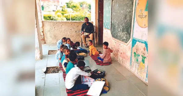 मौत के साये में विद्यार्थी और शाला परिवार