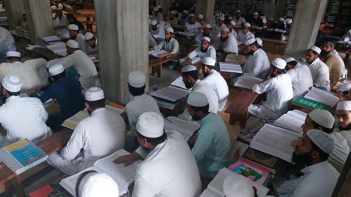 यूपी में गैर मान्यता प्राप्त मदरसों के छात्रों को सरकारी स्कूलों में भेजने का आदेश, जमीयत ने बताया 'असंवैधानिक'