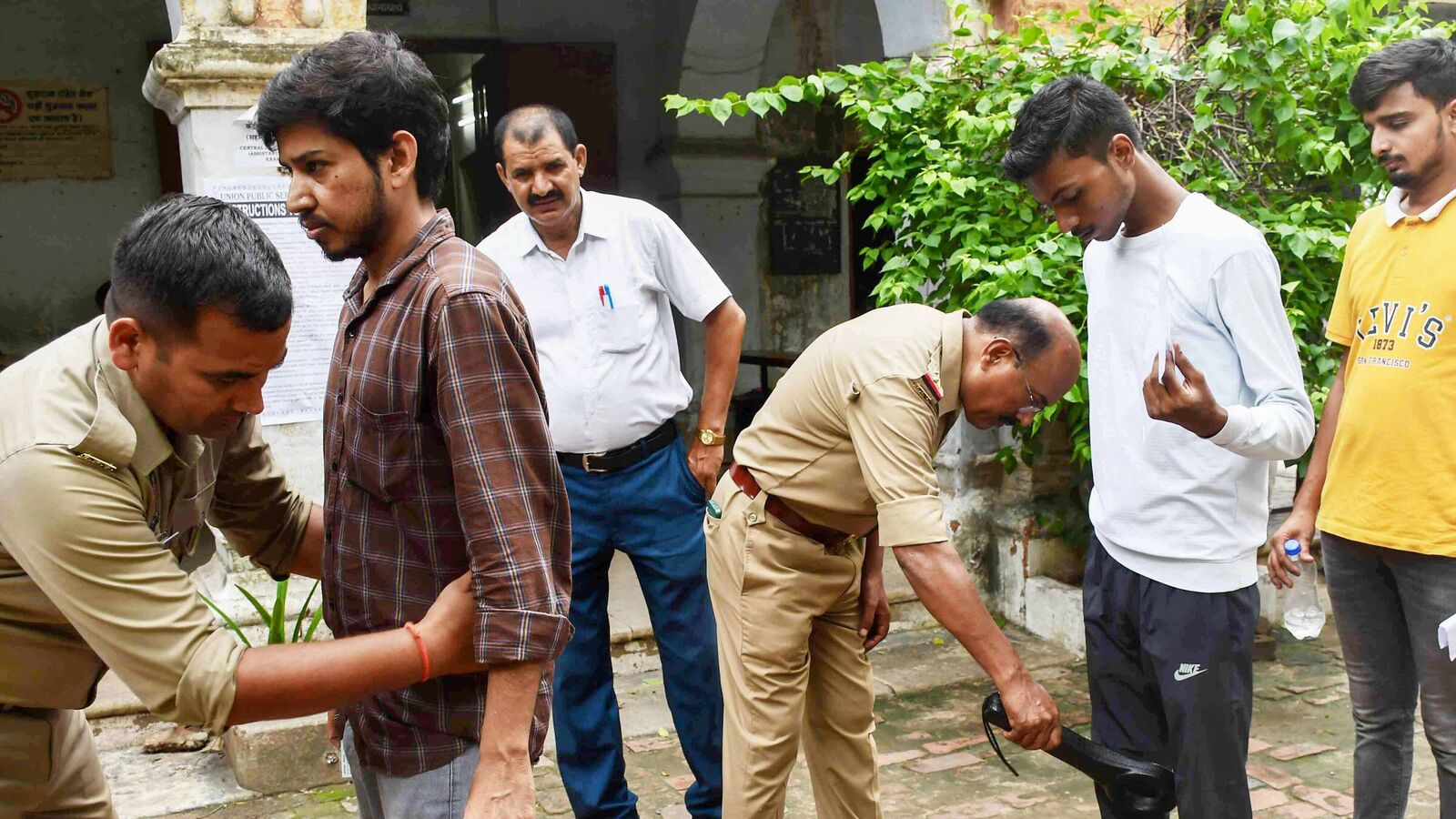 NEET PG 2024 entrance exam today: What’s not allowed inside the hall? Last-minute tips here | Mint