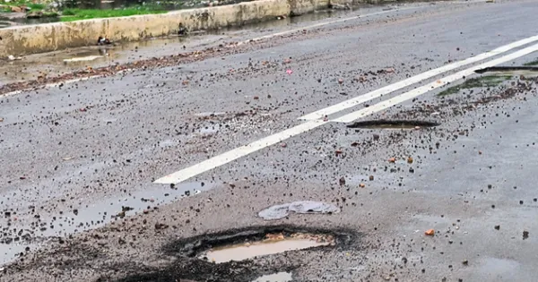 एक बरसात भी नहीं झेल पाई नई बनी सड़कें