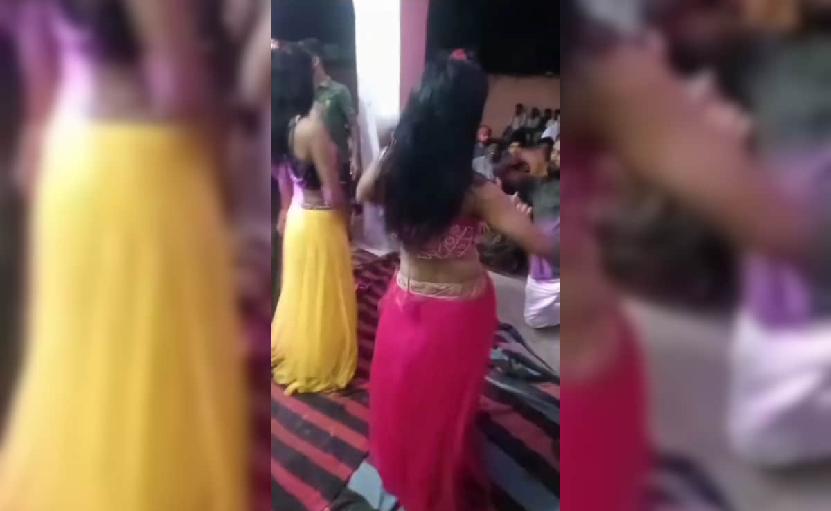 बिहार के सरकारी स्कूल में अश्लील डांस, नशे में धुत्त लोगों के जश्न का नजारा कैमरे में कैद