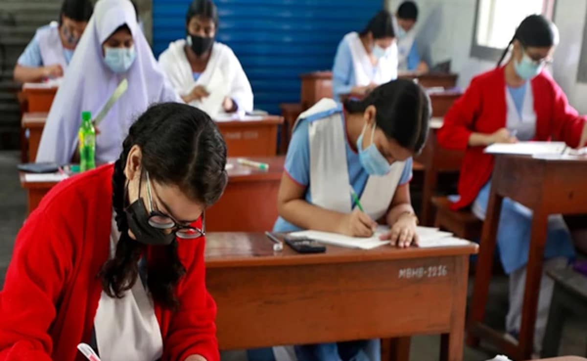 CBSE Date Sheet 2025: सीबीएसई कक्षा 10वीं, 12वीं बोर्ड परीक्षा की डेटशीट जाने कब होगी जारी, टाइम टेबल पर जाने क्या है लेटेस्ट अपडेट