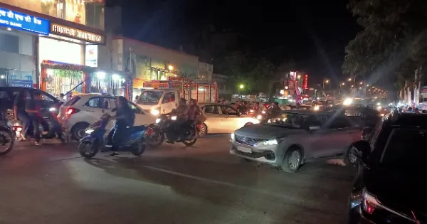 शाम को रैंग रैंग कर चल रहा ट्रैफिक, वाहन चालक परेशान