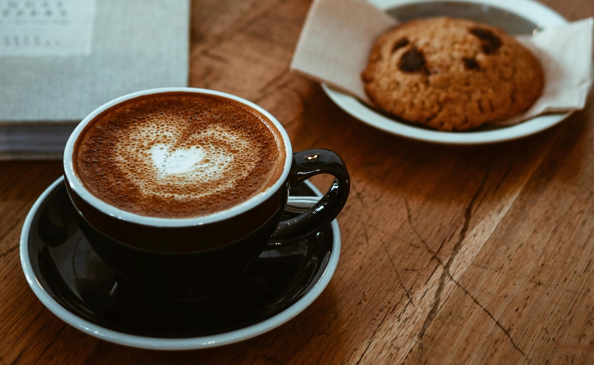 Impact Of Coffee On Heart Health: सुबह, दोपहर या रात, कॉफी पीने का सही समय क्या है, किस टाइम कॉफी पीने से मिलेगा हार्ट को फायदा