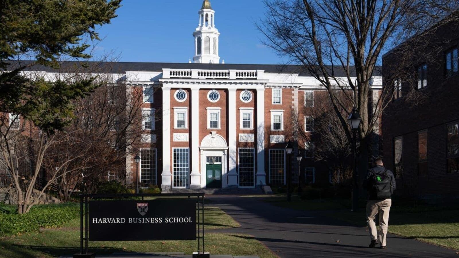 Indian students still seek admissions in top US B-schools, despite over 23% Harvard MBA graduates search for jobs | Mint