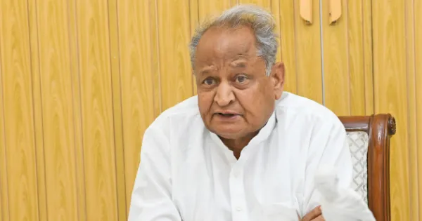 युवाओं में बढ़ती नशे की लत पर अशोक गहलोत चिंतित : छोटे बच्चे भी शराब का कर रहे सेवन, नशे के बढ़ते खेल के पीछे सरकार गंभीर नहीं