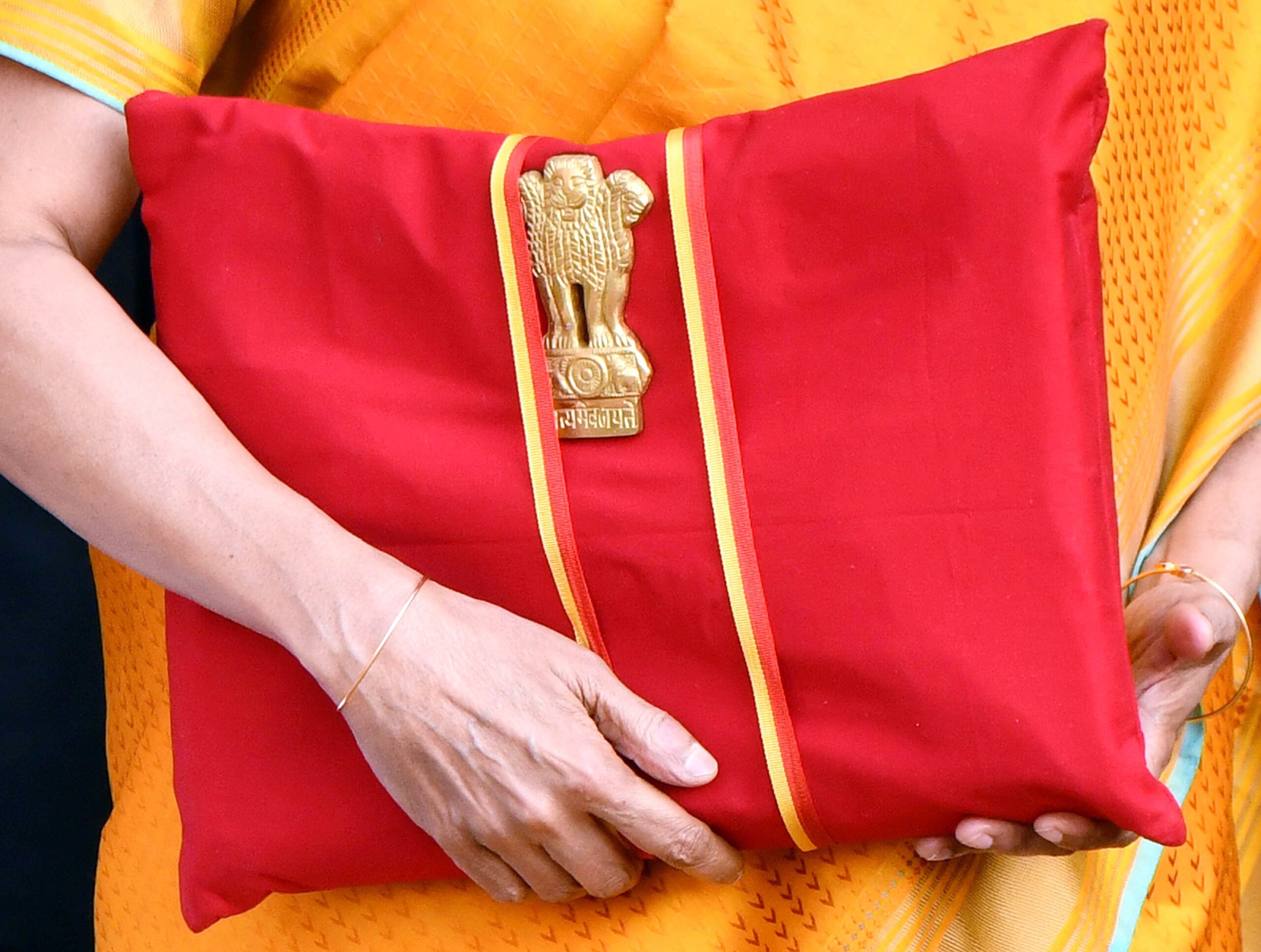 वित्त मंत्री सीतारमण के पिटारे से क्या निकलेगा? व्‍यापारी वर्ग से आम लोगों को बजट से हैं ये उम्मीदें