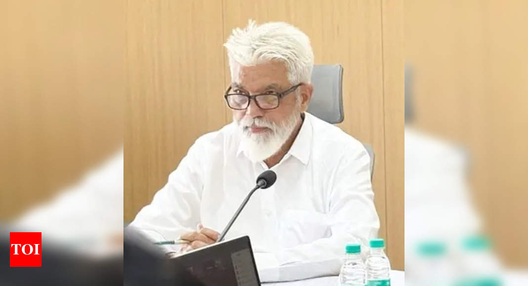 Maharashtra minister clarifies that state board will stay even after CBSE's implementation - The Times of India