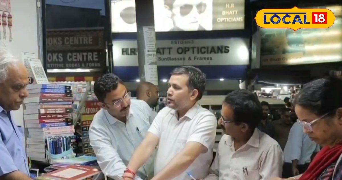 देहरादून में बुक स्टोर मालिकों पर कार्रवाई, रातों-रात मुकदमे दर्ज