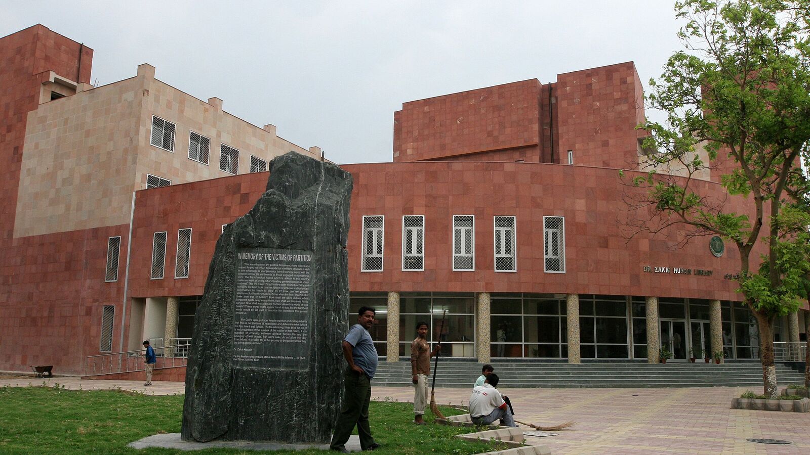 Jamia Millia Islamia Admission 2025: Last date to register for UG & PG courses tomorrow. Check key dates here | Mint