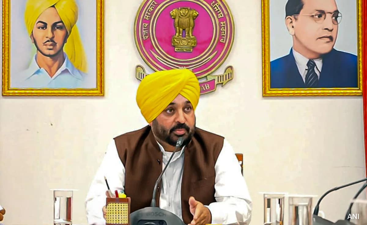 पंजाब सरकार के नए निर्देश पर बवाल, SAD ने कहा- शिक्षकों को कार्यकर्ता बनाना चाहती है सरकार