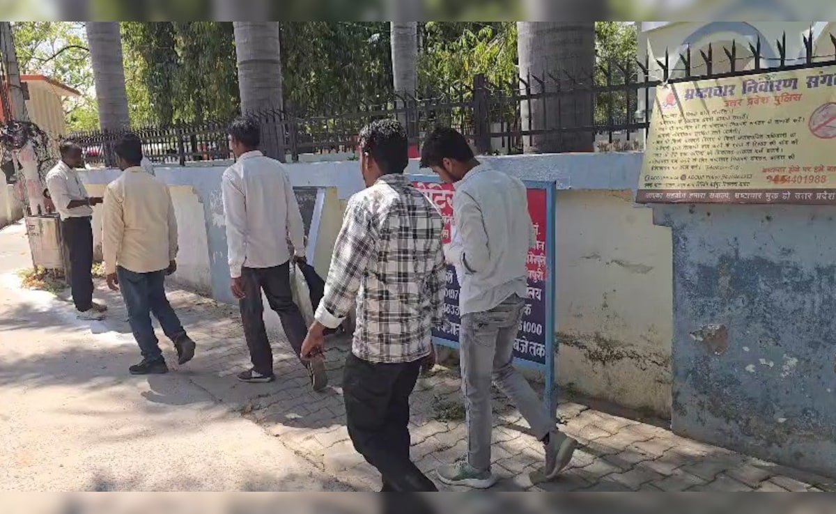 यूपी: दलित छात्र ने शिक्षक की बोतल से पी लिया पानी, आगबबूला टीचर ने तोड़ दी बच्चे की उंगली