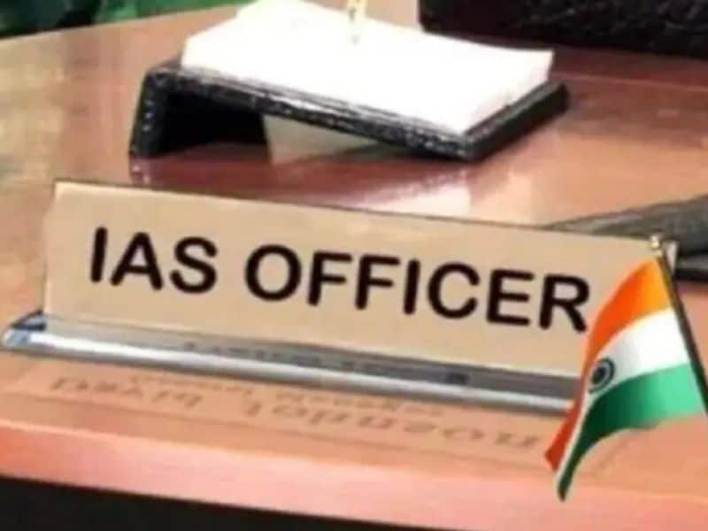 यूपी में 16 IAS अफसरों का तबादला, अयोध्या समेत 6 जिलों के डीएम बदले गए