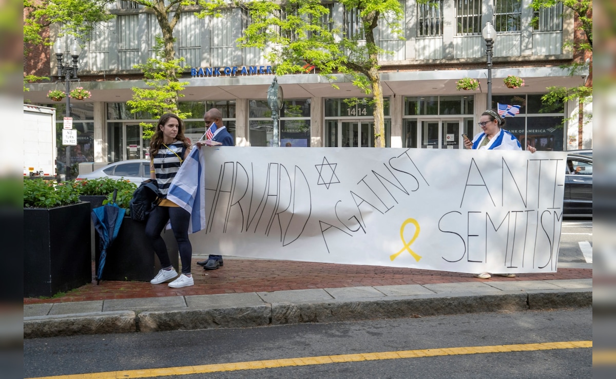 हार्वर्ड यूनिवर्सिटी के $2.2 बिलियन फंड पर ट्रंप का ताला, छात्रों की आवाज से राष्ट्रपति का गला क्यों सूख रहा?