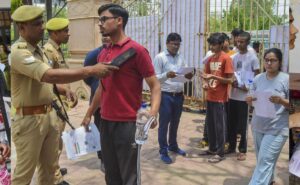 NEET UG 2025: कड़ी सुरक्षा के बीच 22.7 लाख से अधिक अभ्यर्थी देंगे परीक्षा, इस बार कोई लापरवाही नहीं