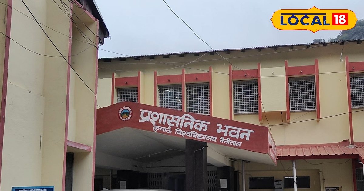 प्रेमानंद महाराज के दर्शन के दौरान विराट-अनुष्का ने कैमरा से छिपाया खास डिवाइस