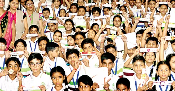 रक्षाबंधन विशेष: नन्हें हाथों से बुनी स्नेह की डोरी