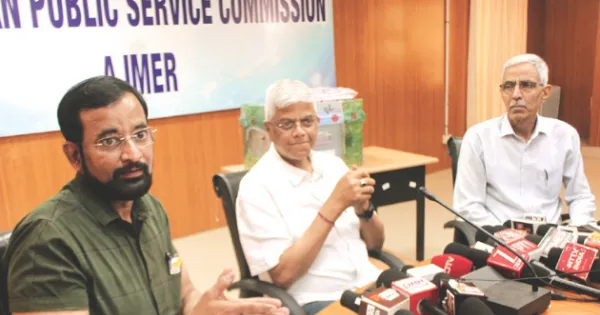 जोधपुर मेंं वरिष्ठ अध्यापक प्रतियोगी परीक्षा-2024 : आयोग अध्यक्ष यूआर साहू ने साझा की परीक्षा आयोजन के सुरक्षा उपायों की जानकारियां