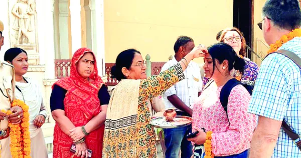 पर्यटन दिवस पर हवामहल और आमेर में पर्यटकों का स्वागत : लोक कलाकारों ने दी प्रस्तुति, नि:शुल्क मिला प्रवेश