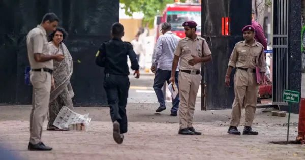 दिल्ली पर फिर छाया मौत का साया : कई स्कूलों को आज फिर मिली बम की धमकी, जांच में जुटी एजेंसियां